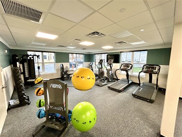Photo of the gym at Golden Hill Apartments